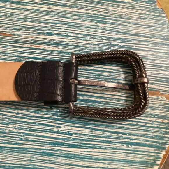 Streets Ahead Vintage Crock Embossed Leather/Aged Silver Medallion Belt - Picture 8 of 10